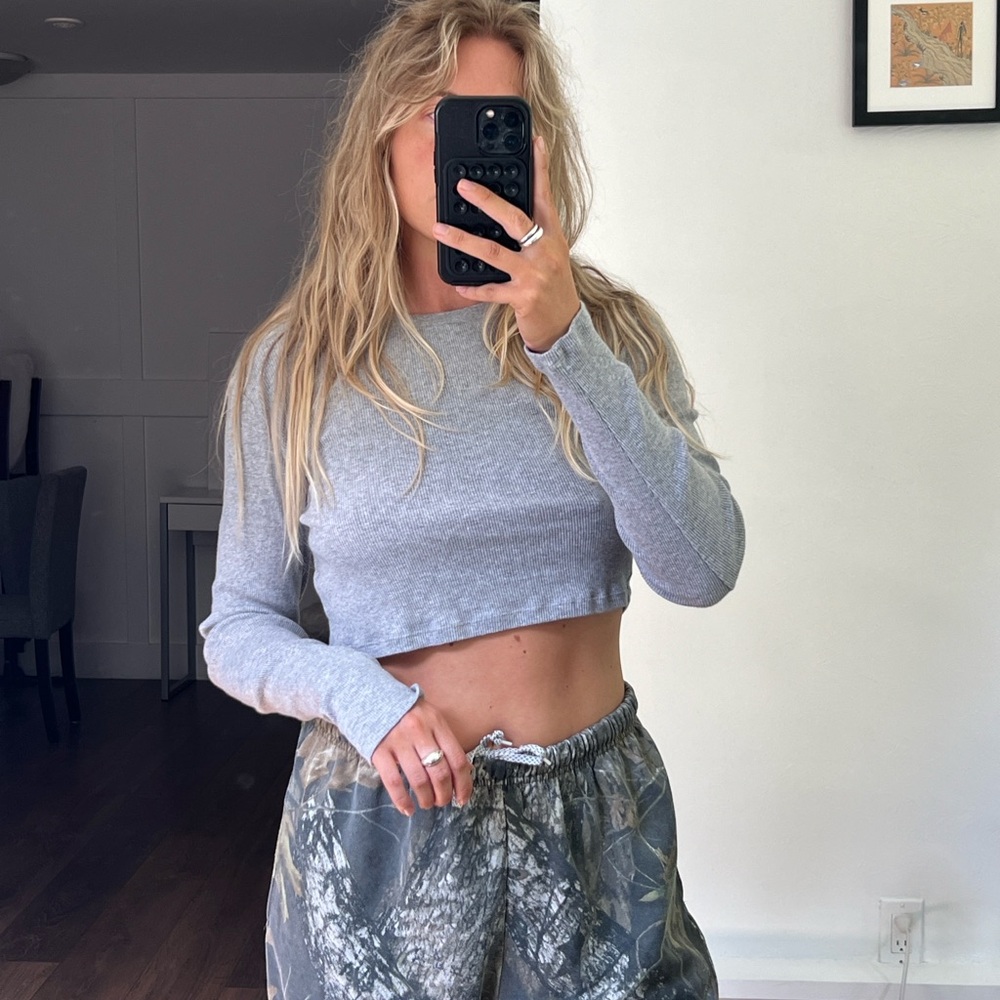 Aritzia cropped ribbed long sleeve